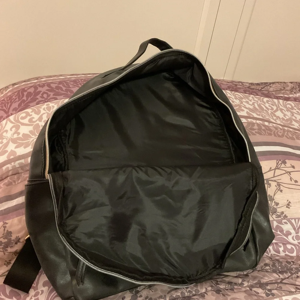Backpack - Picture 3 of 4